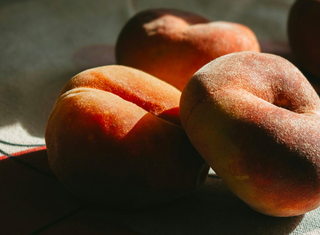 Quanta frutta bisogna mangiare al giorno? La macrobiotica consiglia un consumo occasionale.